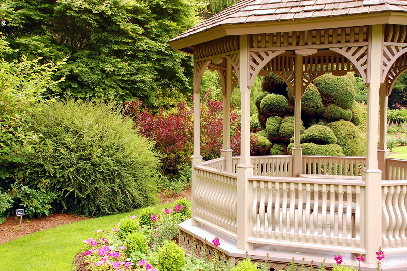 Pergola vs. Gazebo