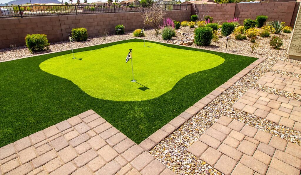 What Is a Good Size for a Backyard Putting Green?
