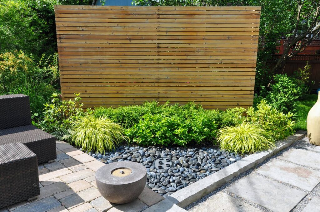 small backyard privacy features
